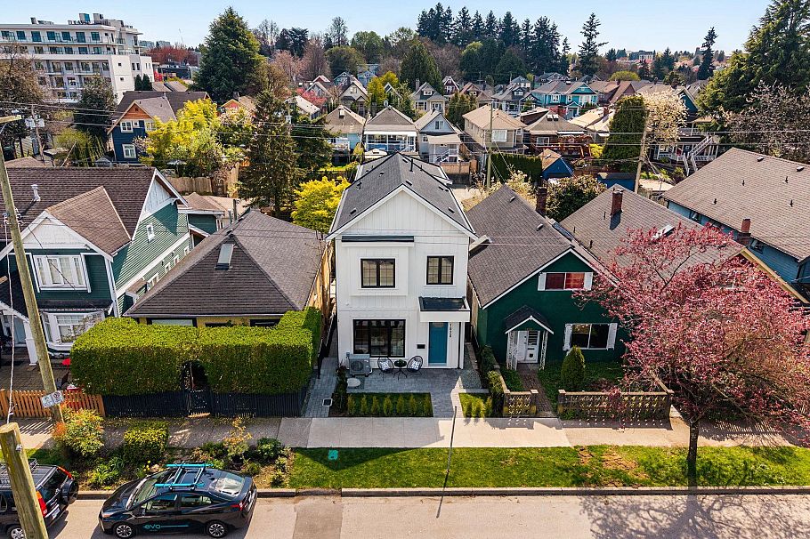 1 1620 E 11th Avenue Vancouver, BC - 3