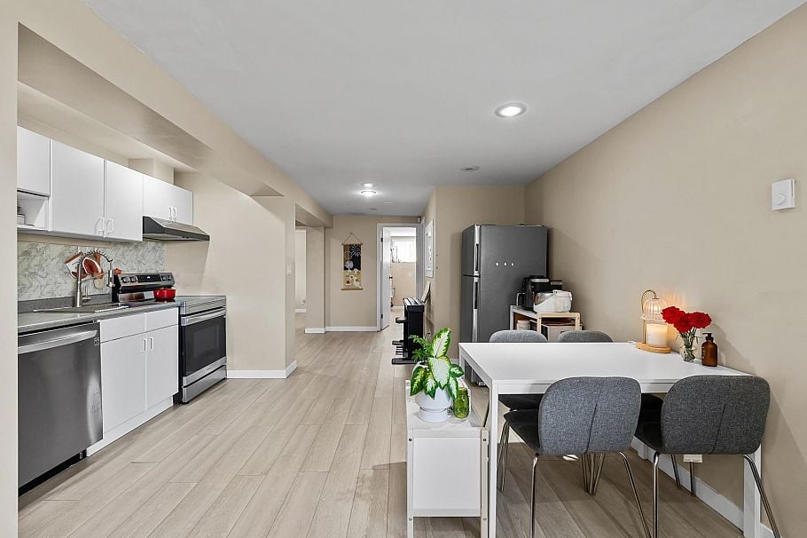 170 Carisbrooke Crescent North Vancouver, BC - 10
