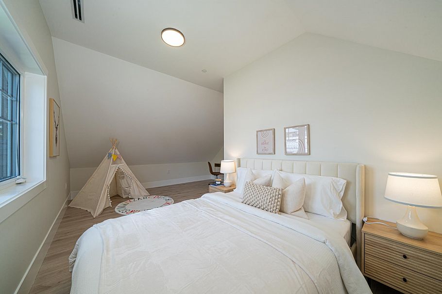 972 Park Drive Vancouver, BC - 24