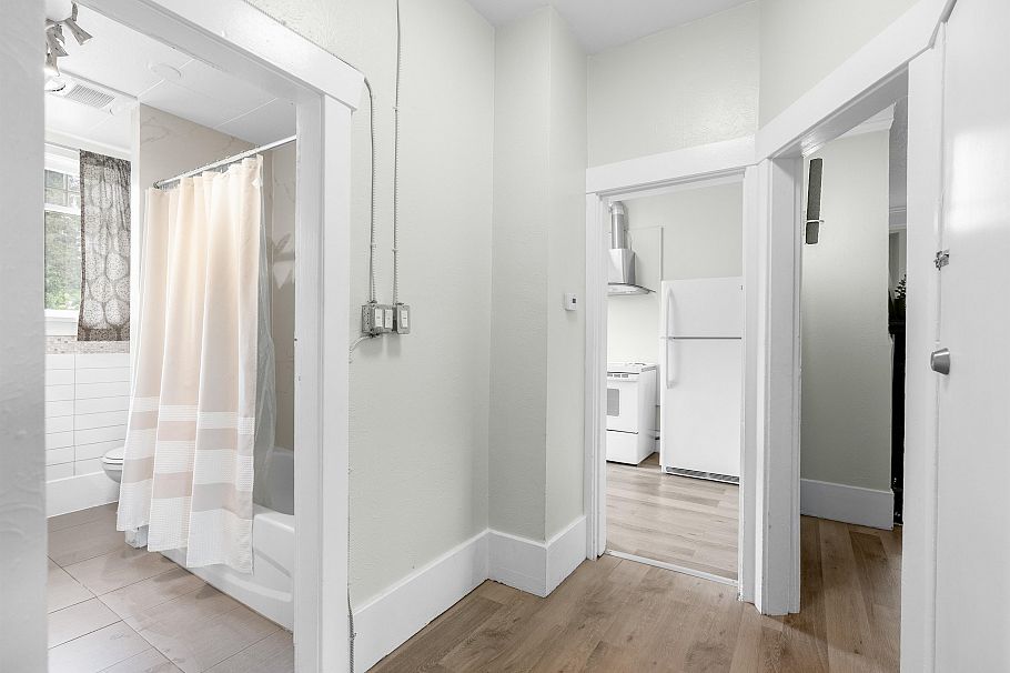 3425 W 8th Avenue Vancouver, BC - 17