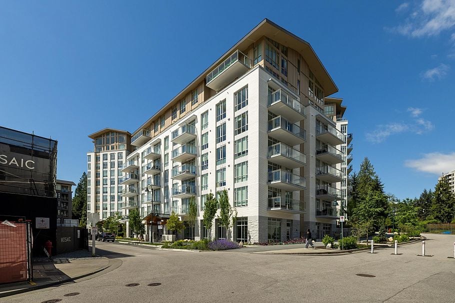 801 2325 Emery Court North Vancouver, BC - 2