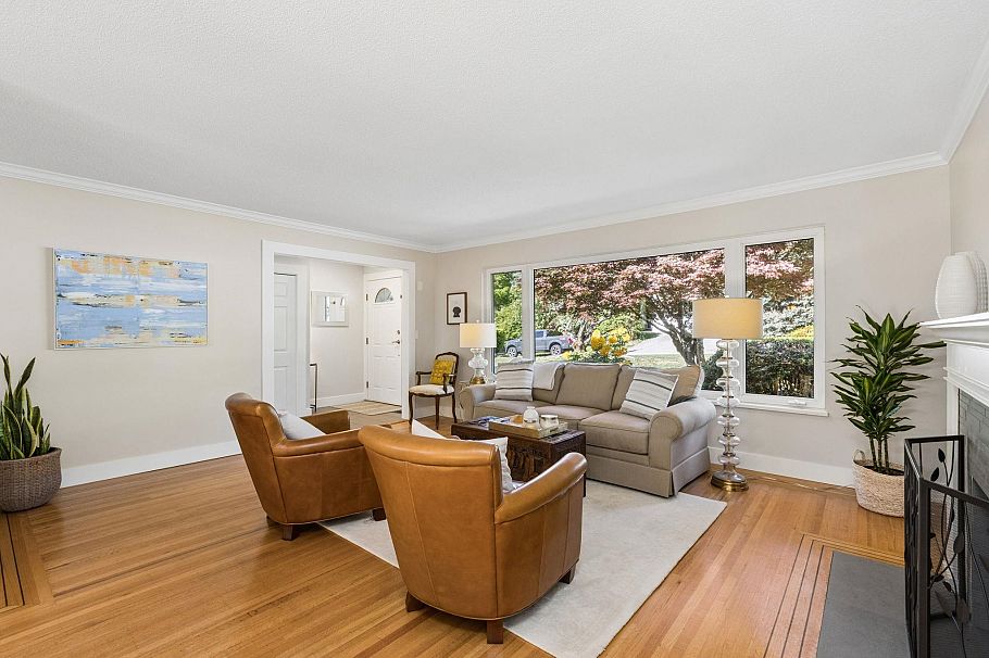 1256 Eastview Road North Vancouver, BC - 9