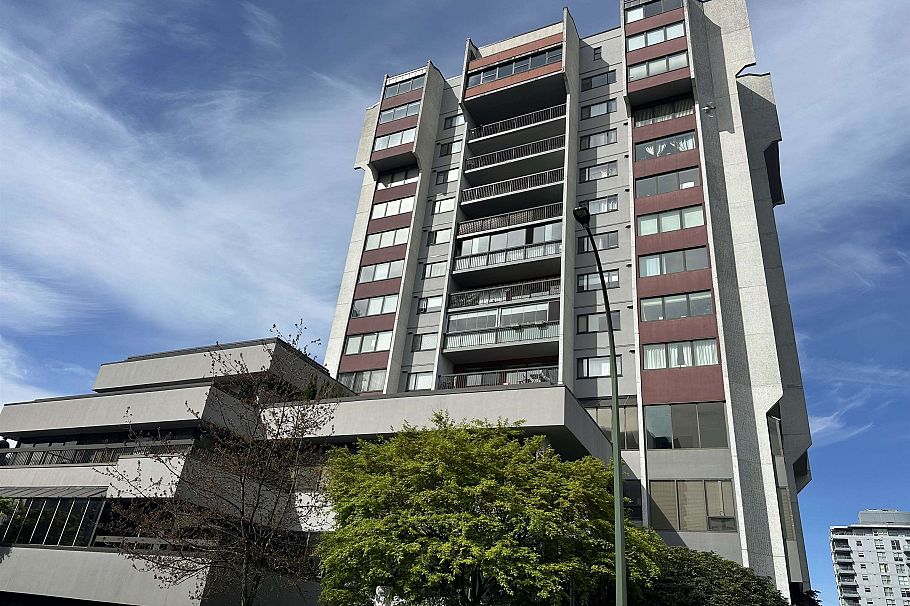 802 1515 Eastern Avenue North Vancouver, BC - 1