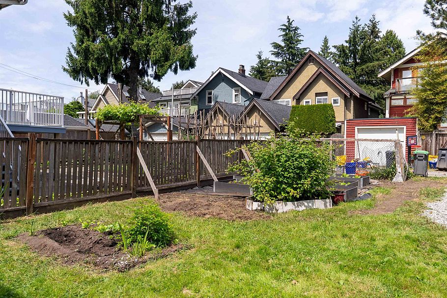 3425 W 8th Avenue Vancouver, BC - 32