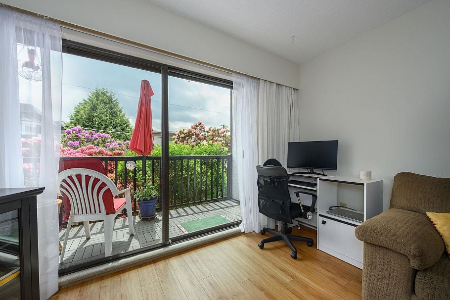 105 123 E 19th Street North Vancouver, BC - 2
