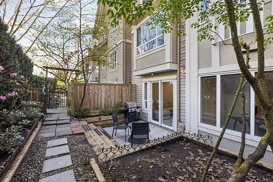 102 365 E 1st Street North Vancouver, BC - 1