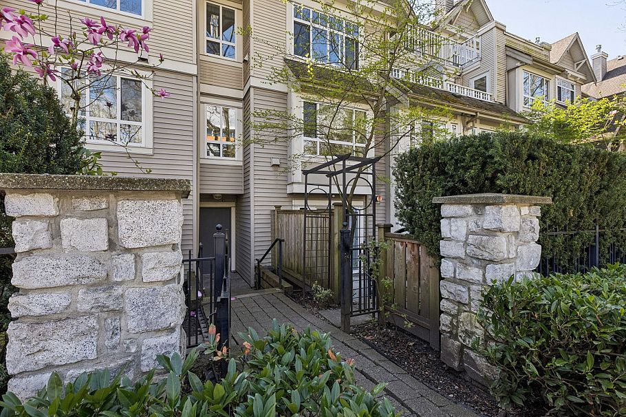 102 365 E 1st Street North Vancouver, BC - 3