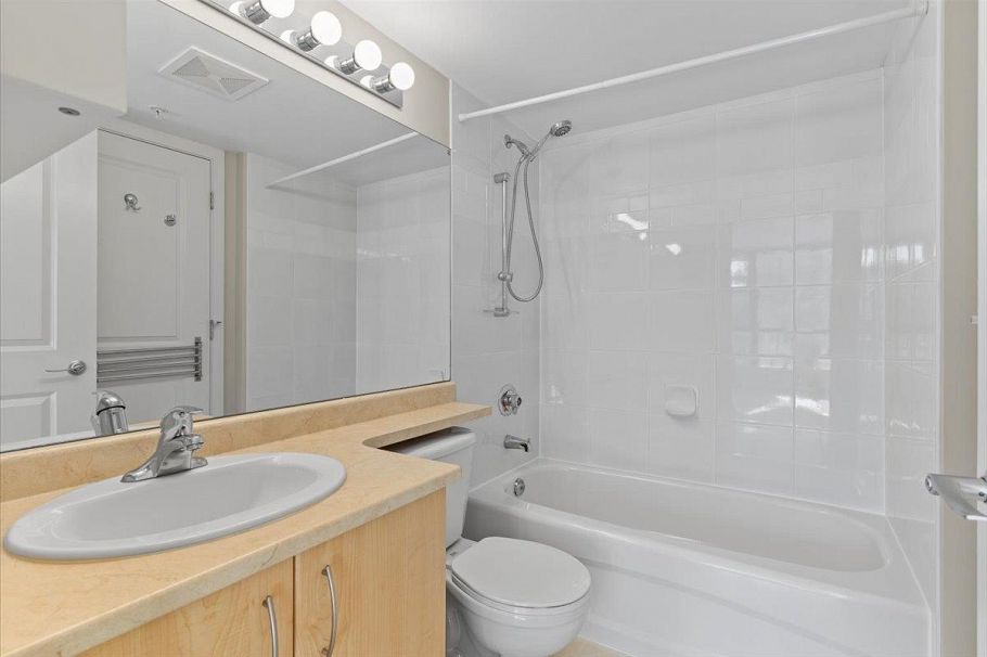 303 3588 Crowley Drive Vancouver, BC - 16