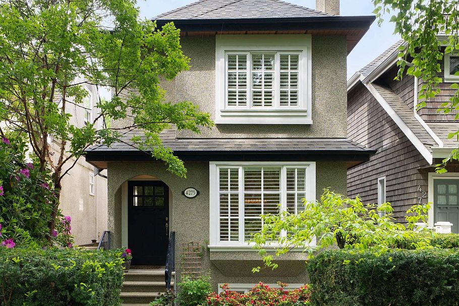 4275 W 14th Avenue Vancouver, BC - 1