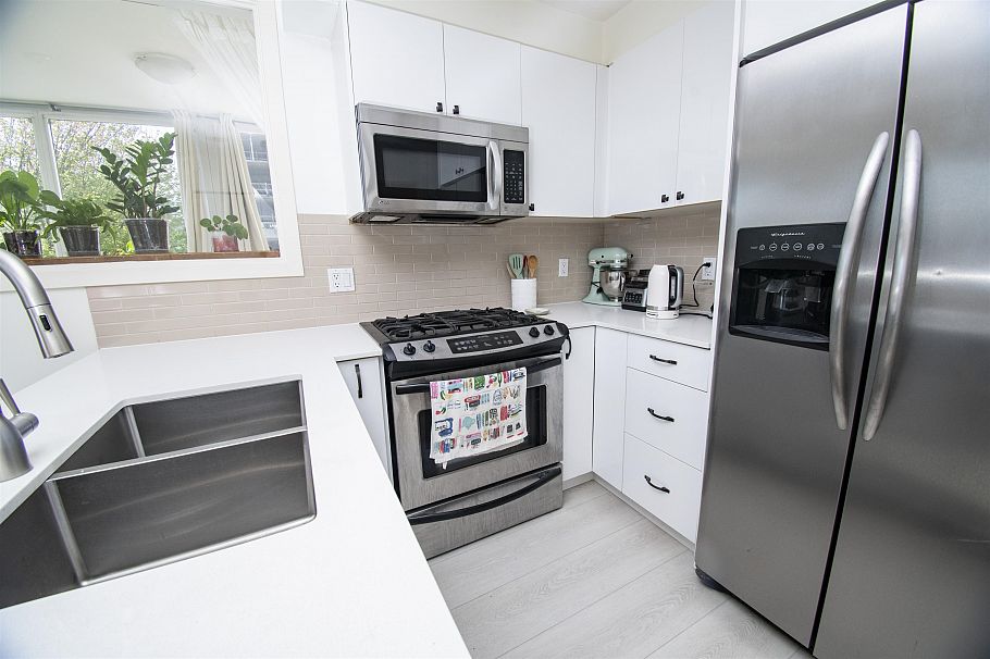 204 2483 Spruce Street Vancouver, BC - 3