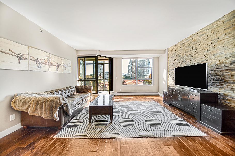 405 212 Davie Street Vancouver, BC - 2