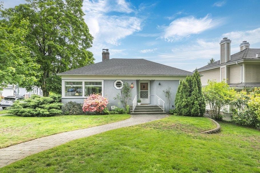 2506 W 15th Avenue Vancouver, BC - 2