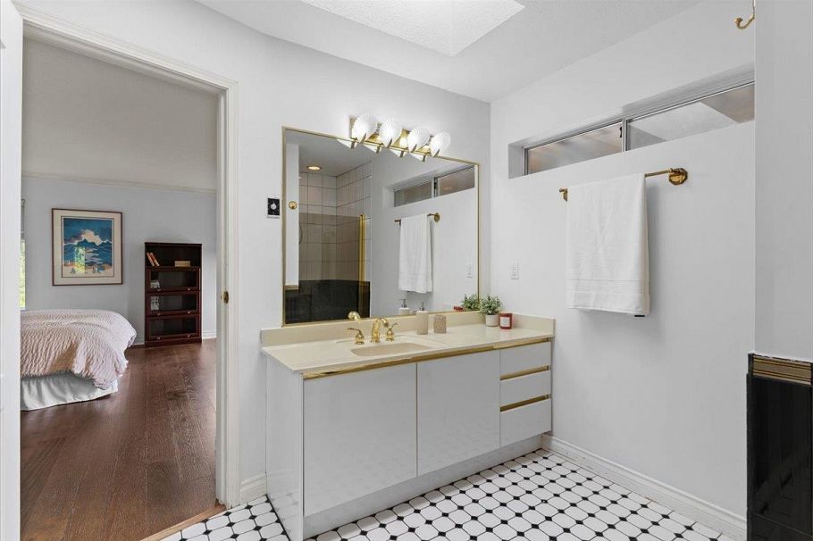 2471 Mowat Place North Vancouver, BC - 18