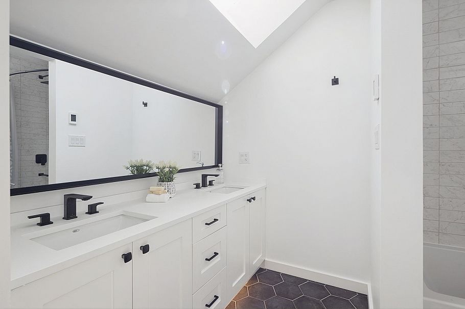 207 1518 Bowser Avenue North Vancouver, BC - 5