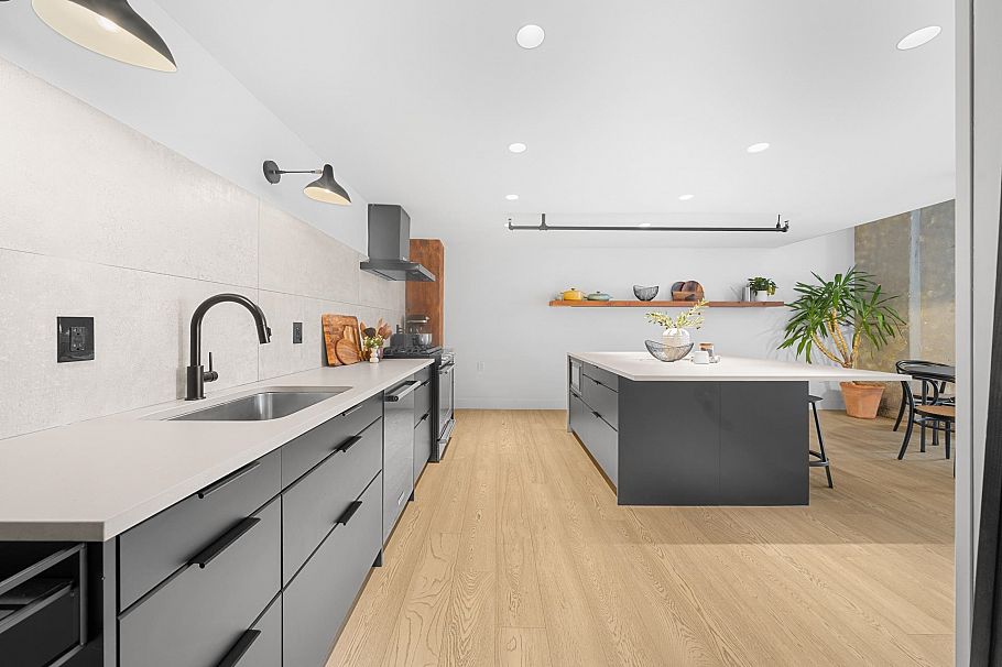 47 E Cordova Street Vancouver, BC - 12