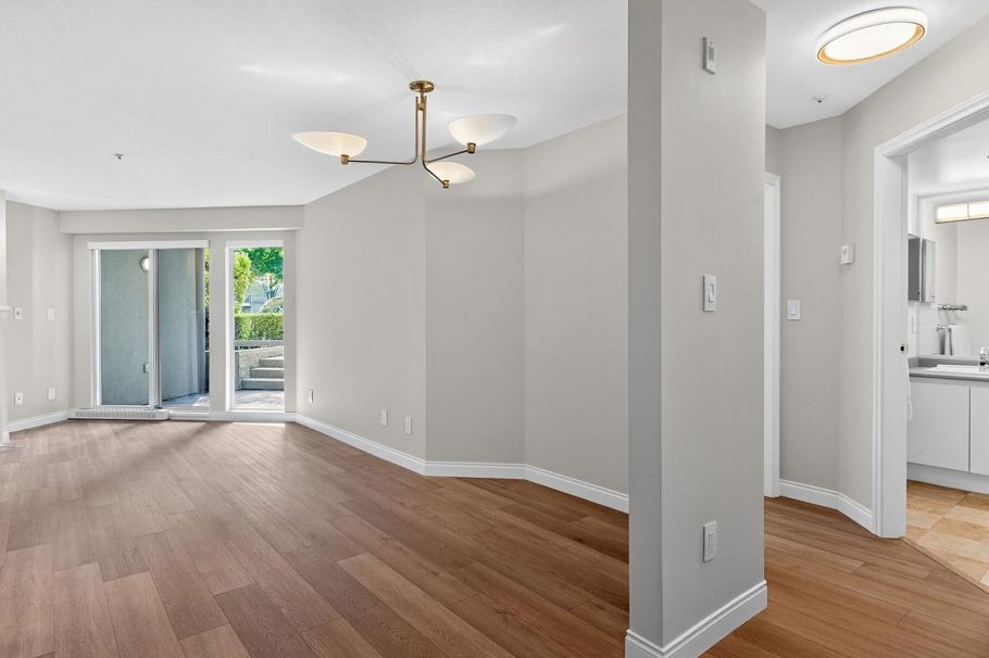 109 8460 Jellicoe Street Vancouver, BC - 3