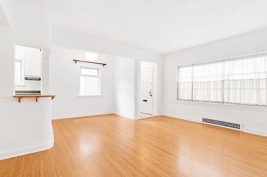 2305 W 3rd Avenue Vancouver, BC - 11