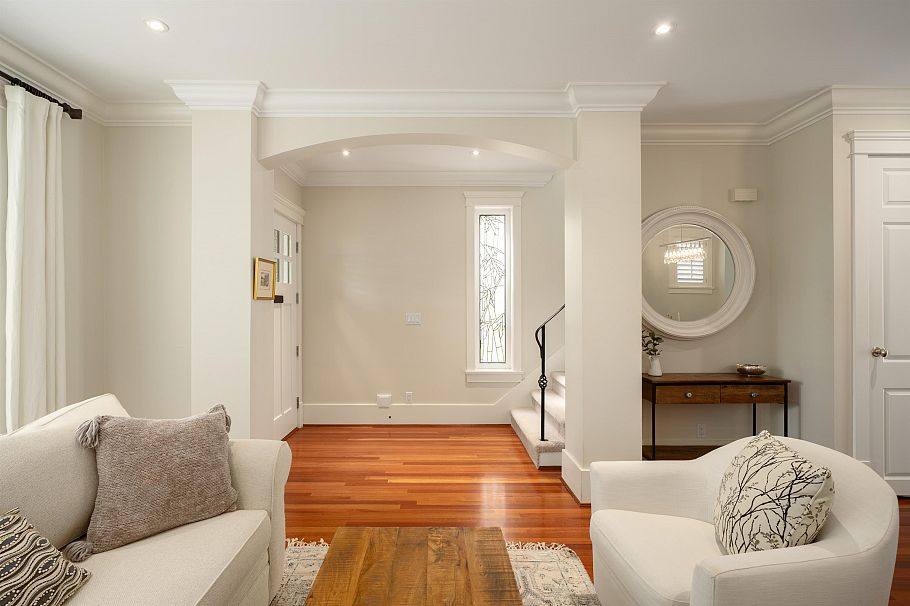 4275 W 14th Avenue Vancouver, BC - 5