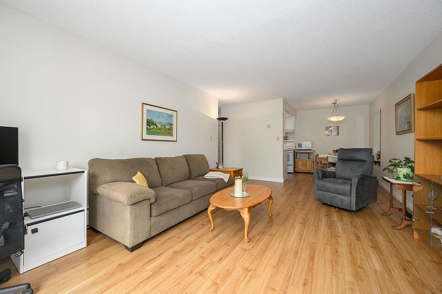 105 123 E 19th Street North Vancouver, BC - 5