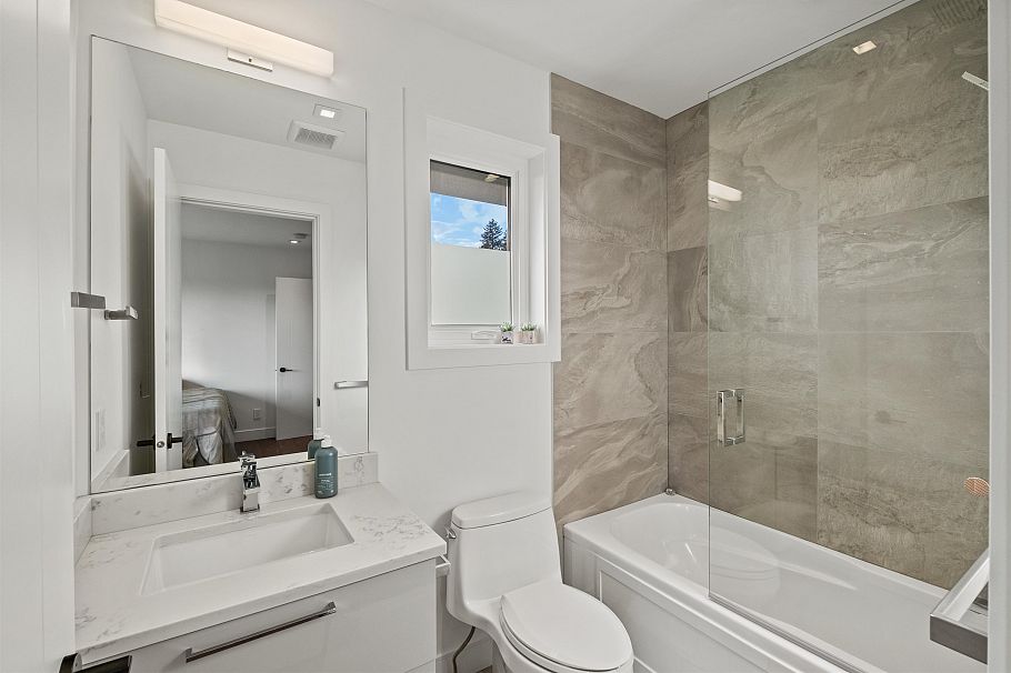 920 Melbourne Avenue North Vancouver, BC - 26