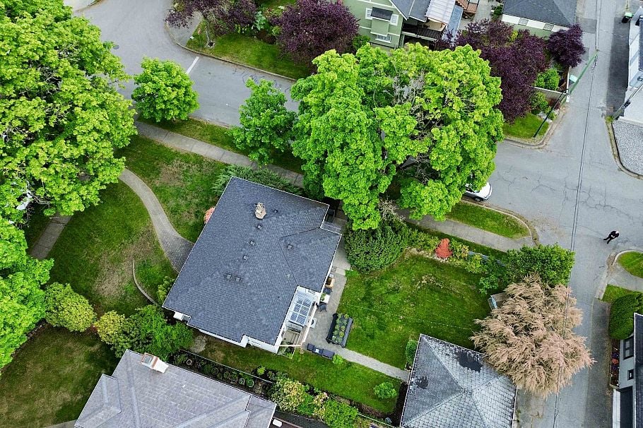 2506 W 15th Avenue Vancouver, BC - 40