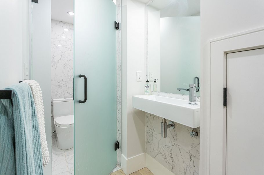 2 1152 Comox Street Vancouver, BC - 24