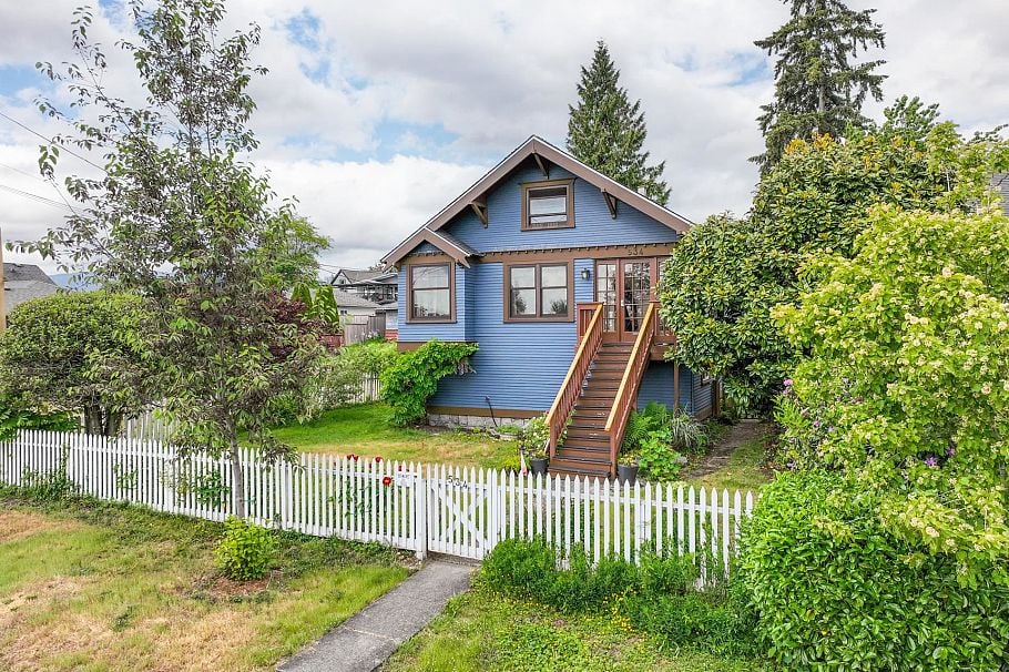 534 E 7th Street North Vancouver, BC - 1