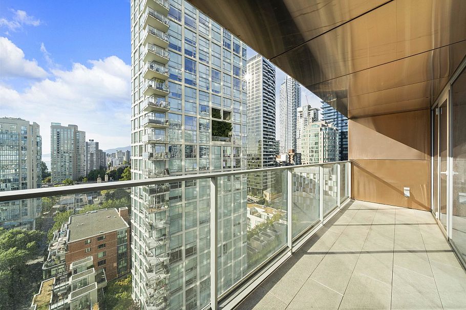 1907 1480 Howe Street Vancouver, BC - 26