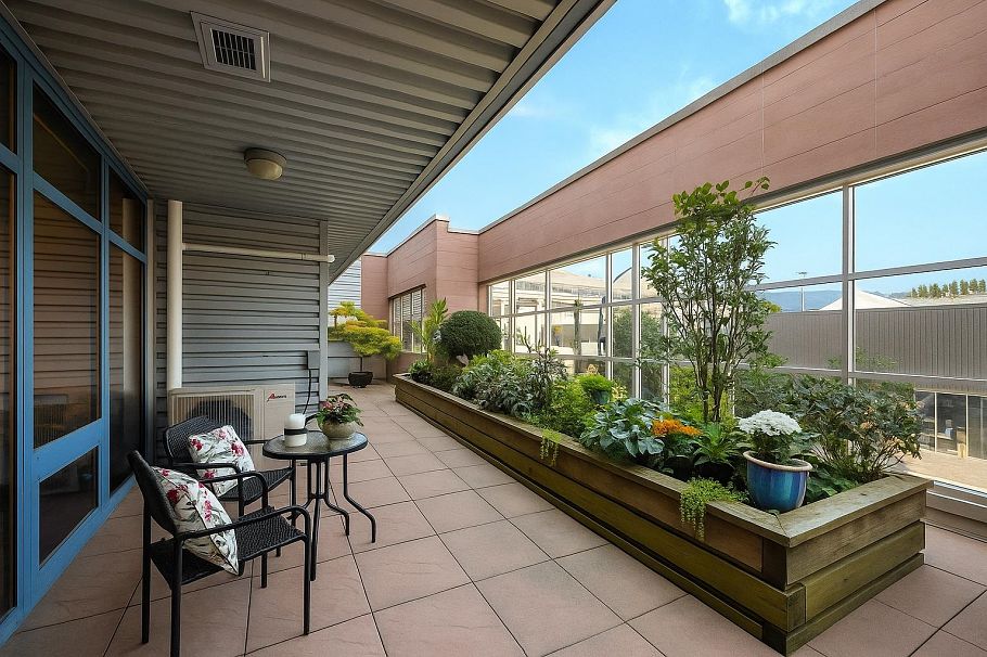 202 1750 W 2nd Avenue Vancouver, BC - 2
