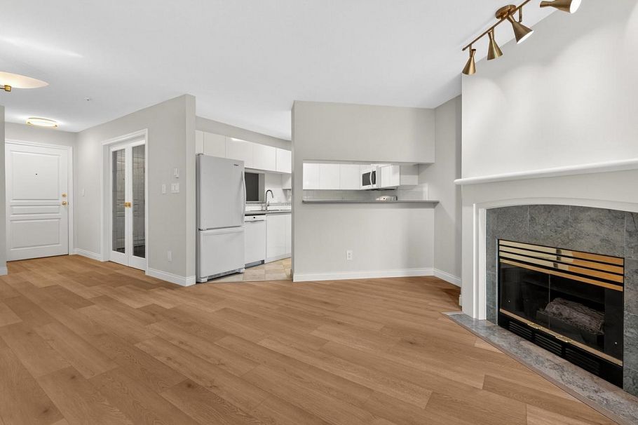 109 8460 Jellicoe Street Vancouver, BC - 6