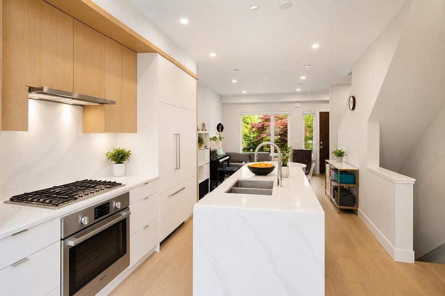 7675 Granville Street Vancouver, BC - 4