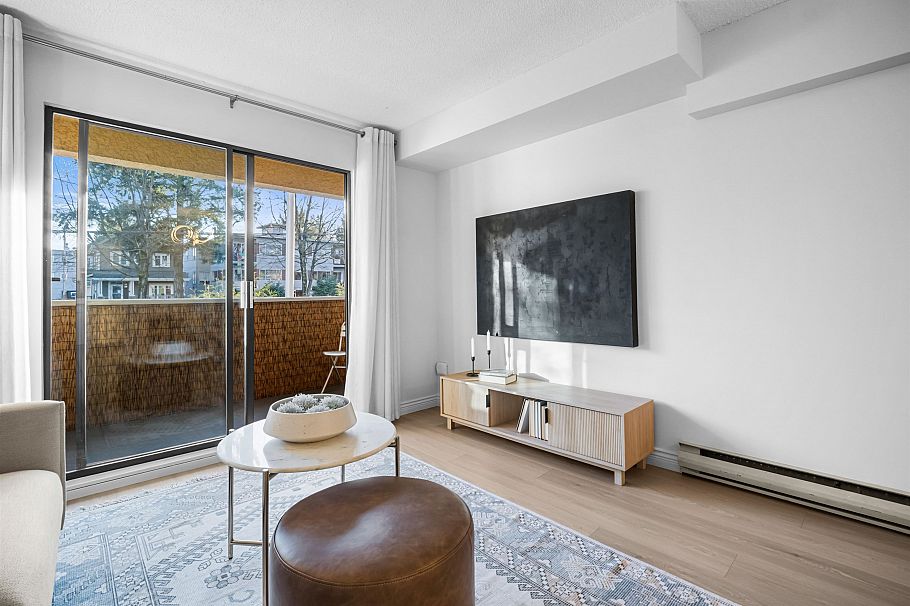 313 975 E Broadway Vancouver, BC - 3