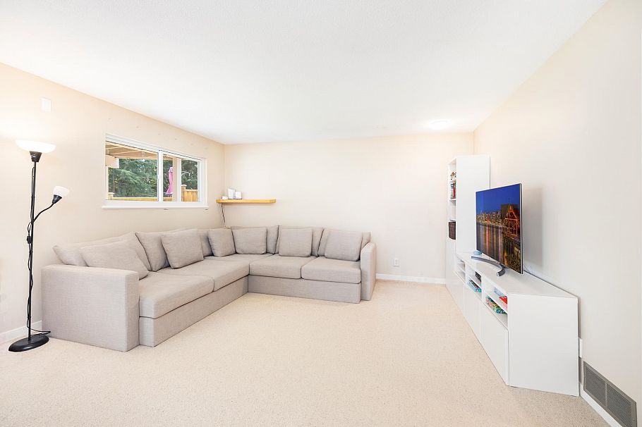 3985 Frames Place North Vancouver, BC - 33