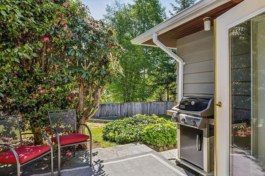 1256 Eastview Road North Vancouver, BC - 12