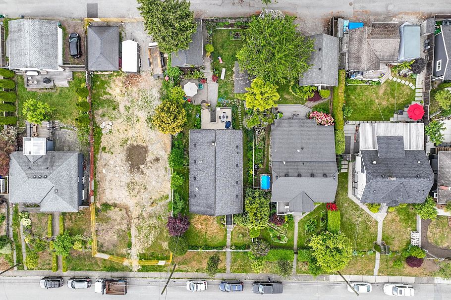 534 E 7th Street North Vancouver, BC - 35