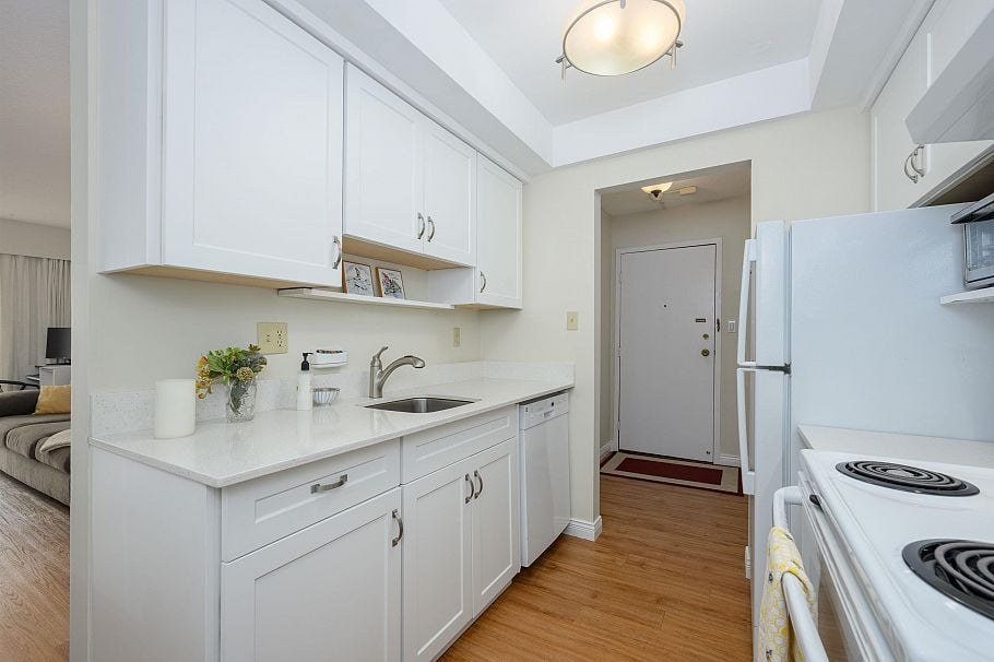 105 123 E 19th Street North Vancouver, BC - 10