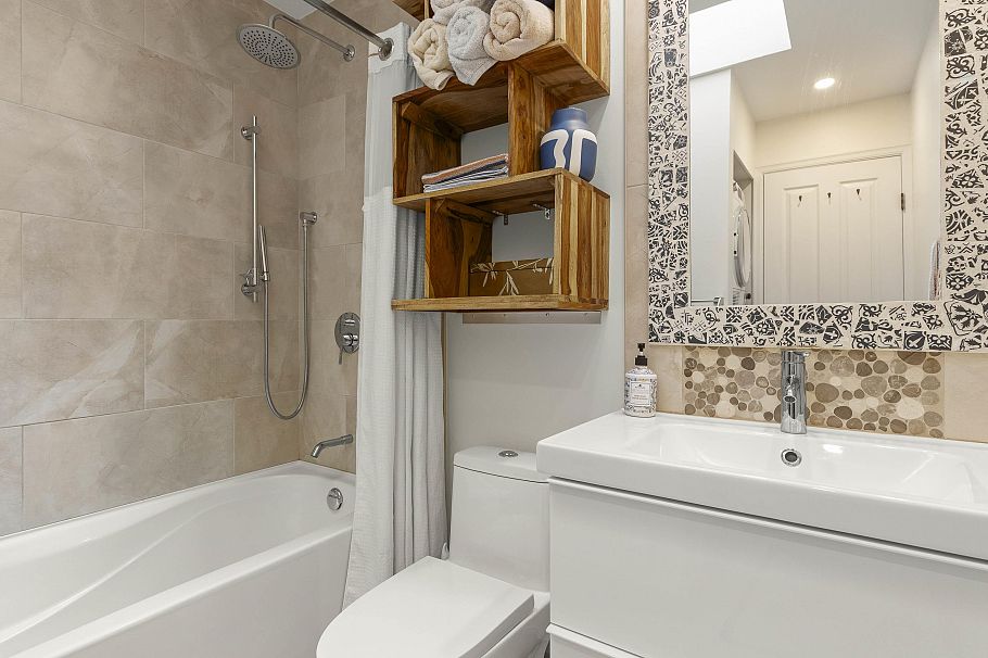 1815 W 14th Avenue Vancouver, BC - 20