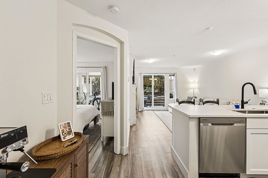 102 365 E 1st Street North Vancouver, BC - 14