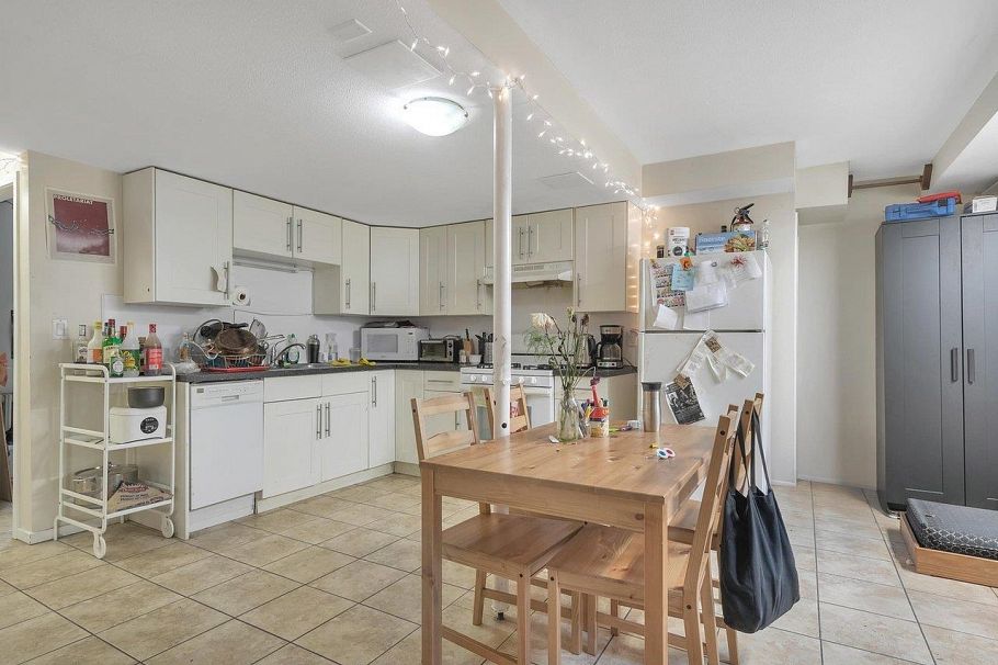 482 W 17th Avenue Vancouver, BC - 31