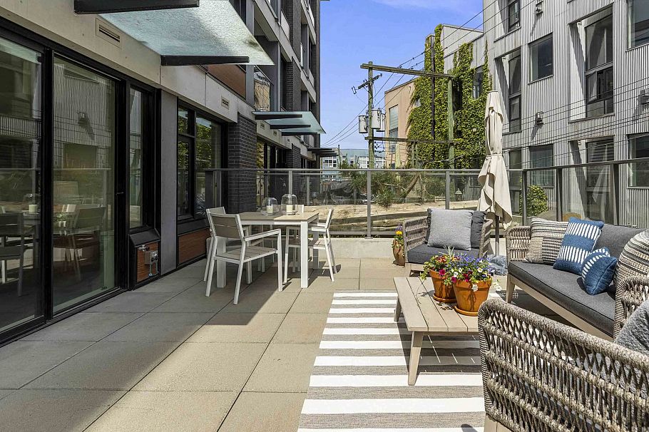 301 210 E 5th Avenue Vancouver, BC - 9