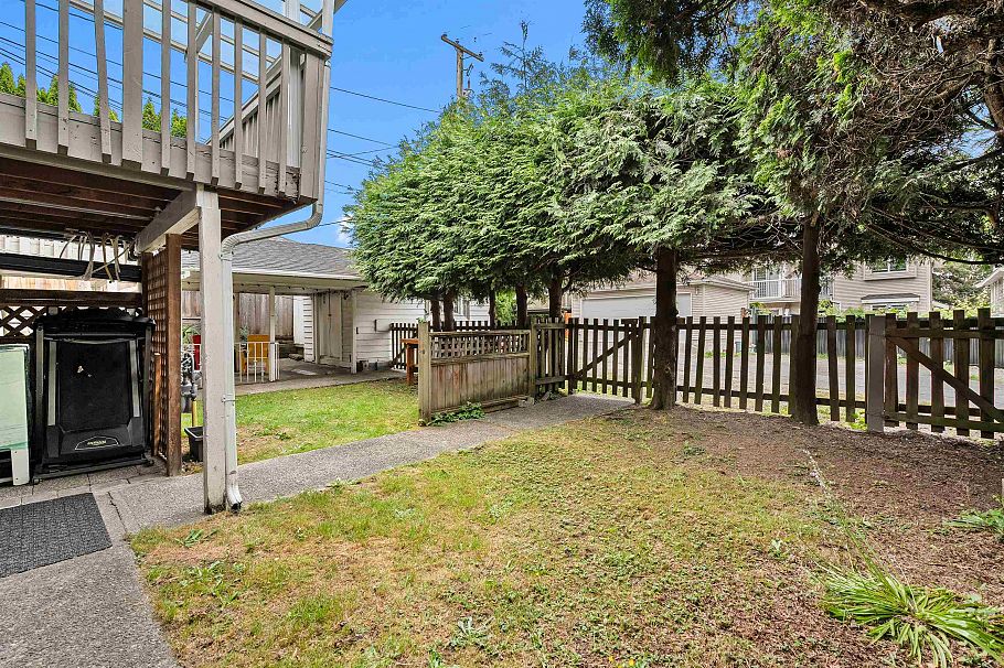 443-445 W Keith Road North Vancouver, BC - 24