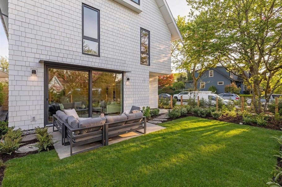 2 2830 Musqueamview Street Vancouver, BC - 31