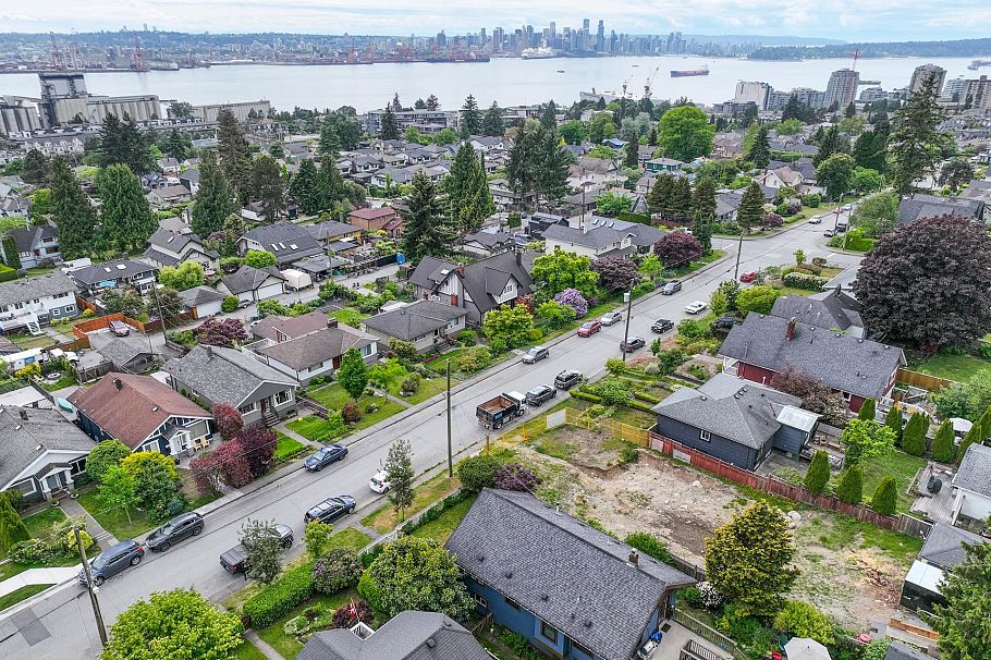 534 E 7th Street North Vancouver, BC - 38