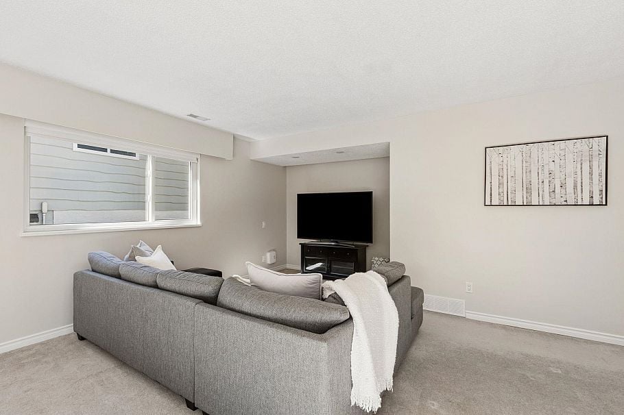 1256 Eastview Road North Vancouver, BC - 26
