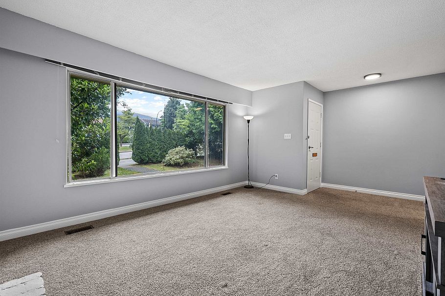 443-445 W Keith Road North Vancouver, BC - 36