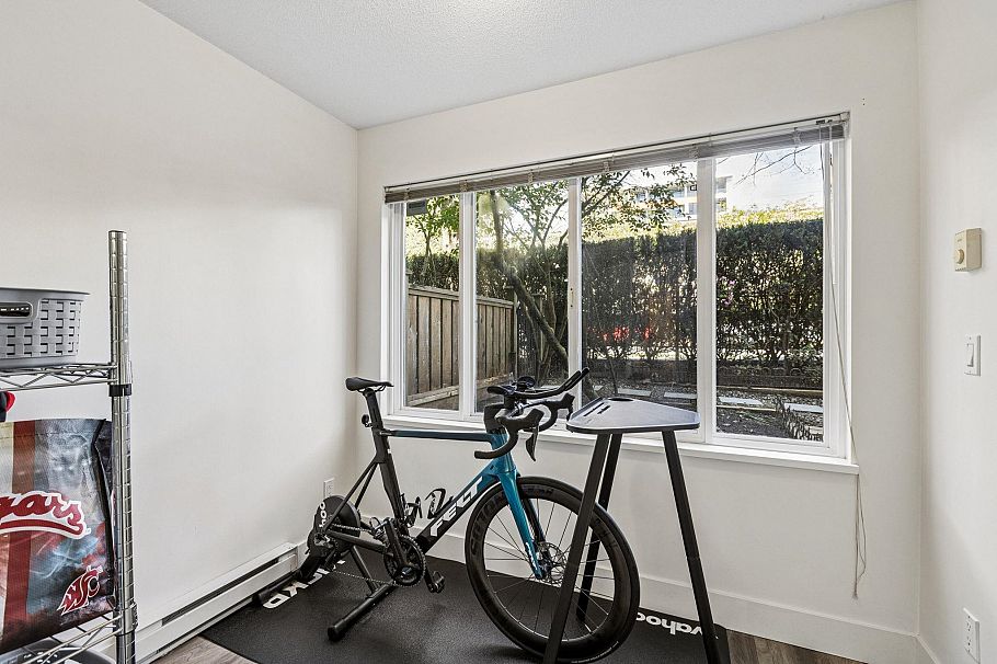 102 365 E 1st Street North Vancouver, BC - 18