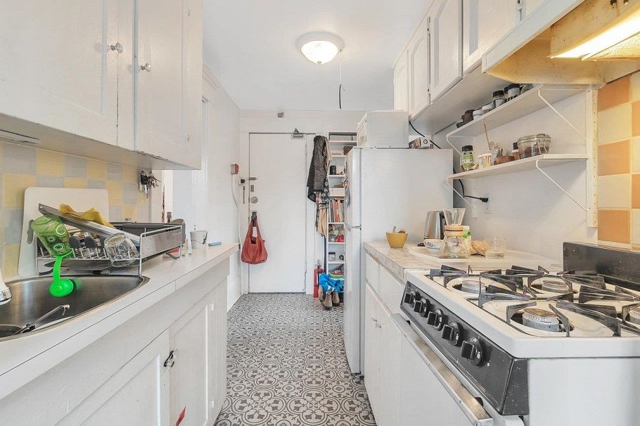 482 W 17th Avenue Vancouver, BC - 25