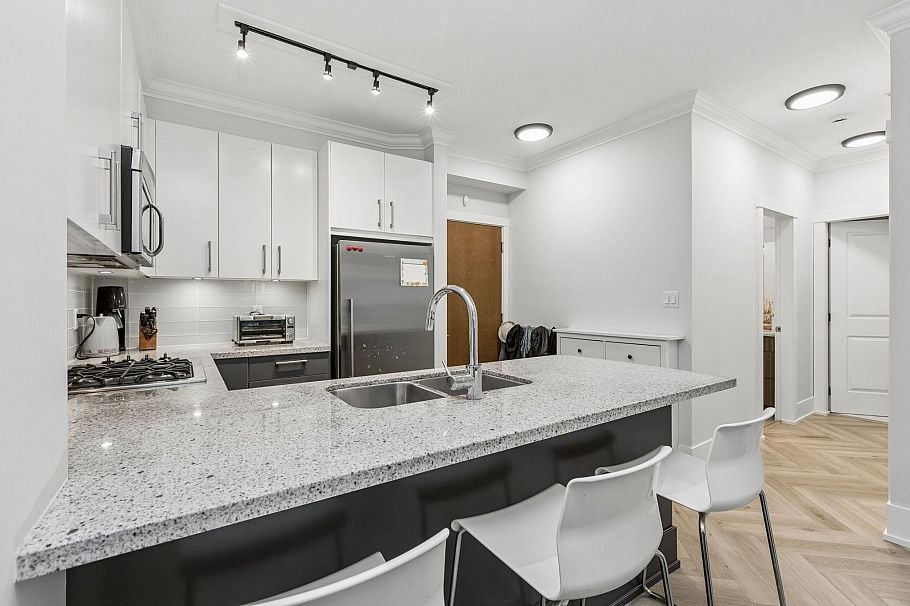107 159 W 22nd Street North Vancouver, BC - 14