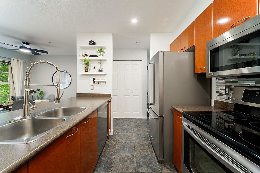 201 1688 E 8th Avenue Vancouver, BC - 3