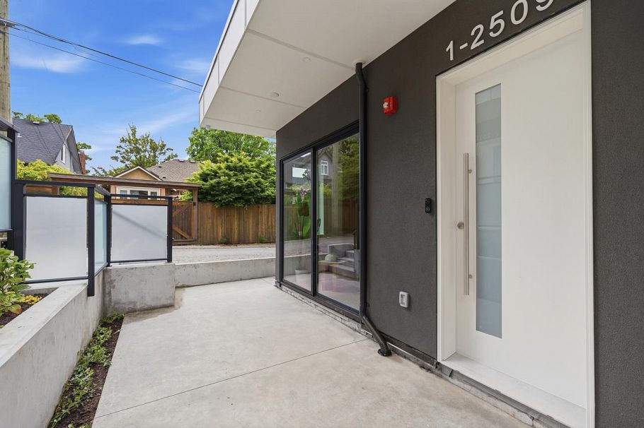 1 2509 Kitchener Street Vancouver, BC - 3